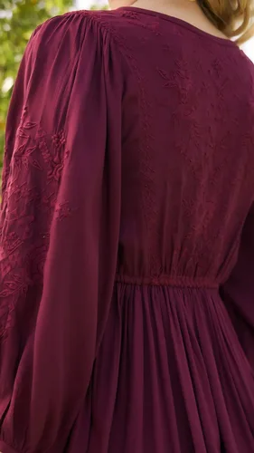 שמלת פרת בורדו