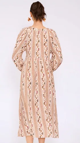 שמלת שושנה שמנת