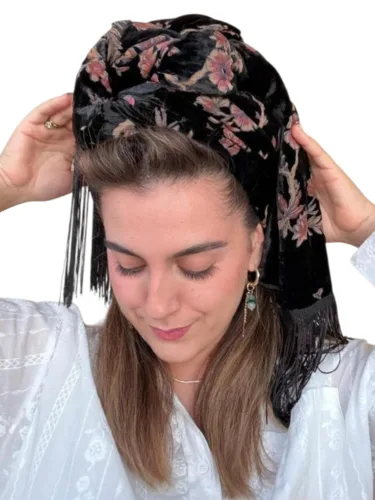 צעיף ולוות שחור