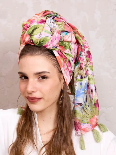 צעיף שזור פייטים קשת