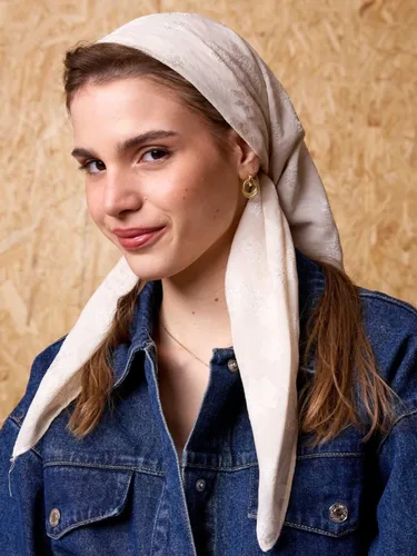 בנדנה מעוצבת נמסיס שמנת